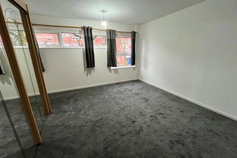 2 bedroom flat to rent, Shepherds Gardens, Birmingham, B15