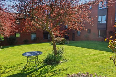 2 bedroom flat for sale, Fircroft, Hightown Road, Banbury