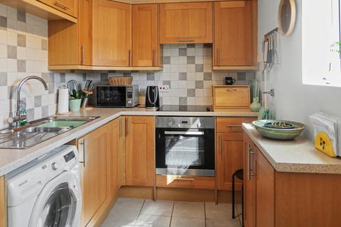 2 bedroom flat for sale, Fircroft, Hightown Road, Banbury