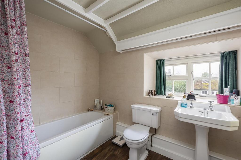 Bridge Farm Bathroom.jpg