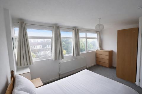 Property to rent, 11 The Glen, Hemel Hempstead, HP2