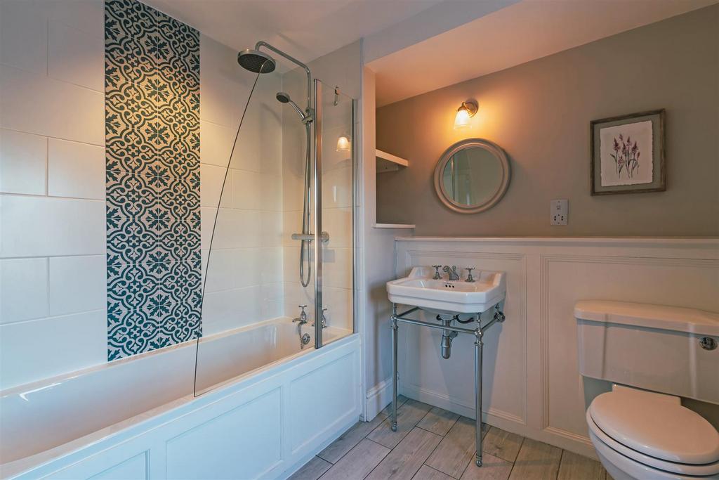 Bedroom 5 En-Suite Bathroom