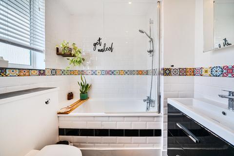 1 bedroom flat for sale, Holdernesse Road, Balham, SW17