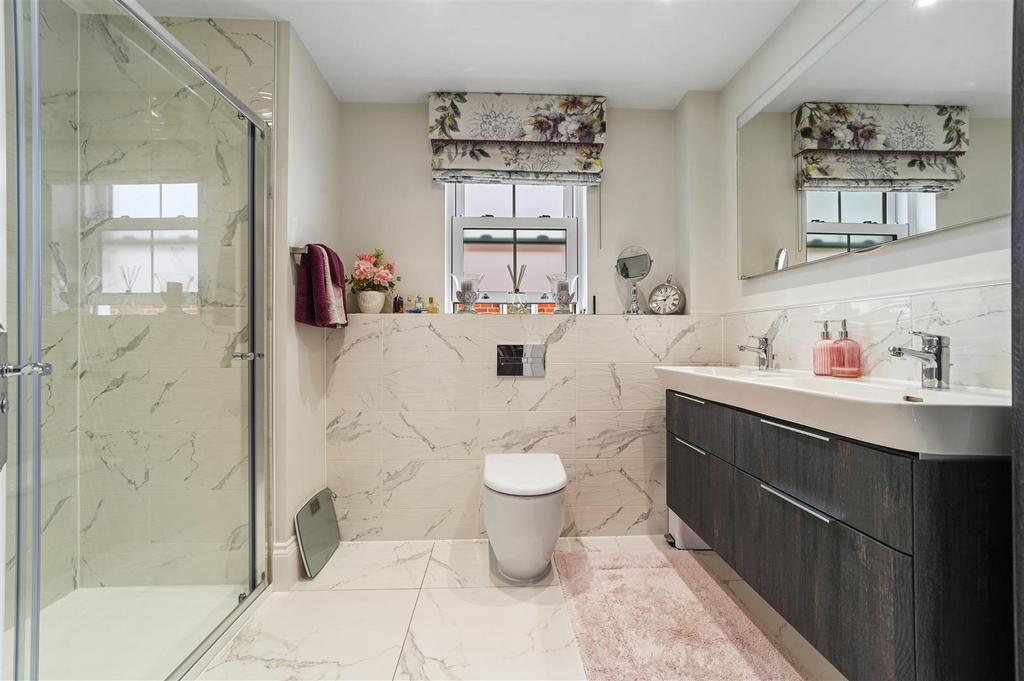 En suite to bedroom one
