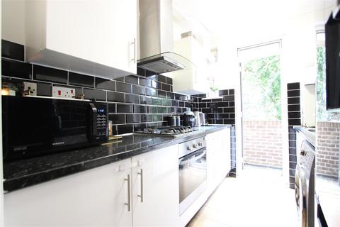 2 bedroom apartment to rent, Duncan Court, London, N21