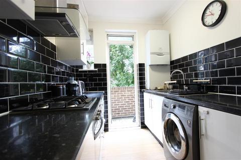 2 bedroom apartment to rent, Duncan Court, London, N21