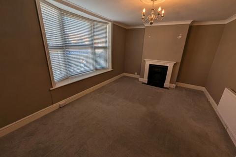 2 bedroom apartment to rent, York Avenue, East Cowes