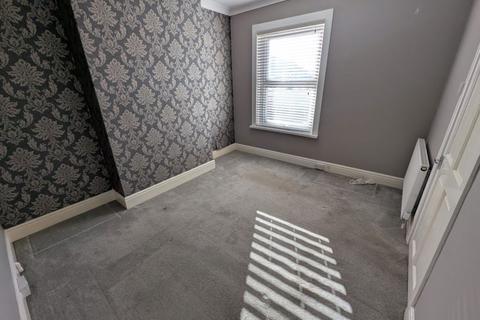 2 bedroom apartment to rent, York Avenue, East Cowes