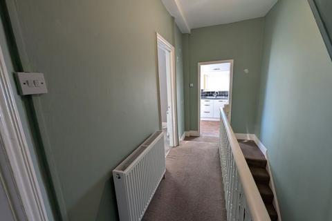 2 bedroom apartment to rent, York Avenue, East Cowes