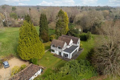 undefined, Snow Hill, Crawley RH10