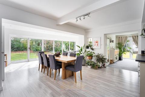 undefined, Snow Hill, Crawley RH10