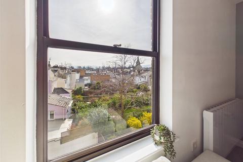 2 bedroom apartment for sale, Bath Road, Cheltenham, Gloucestershire, GL53