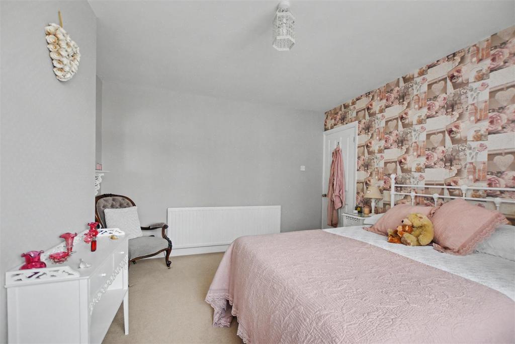 Bedroom 1 2.jpeg