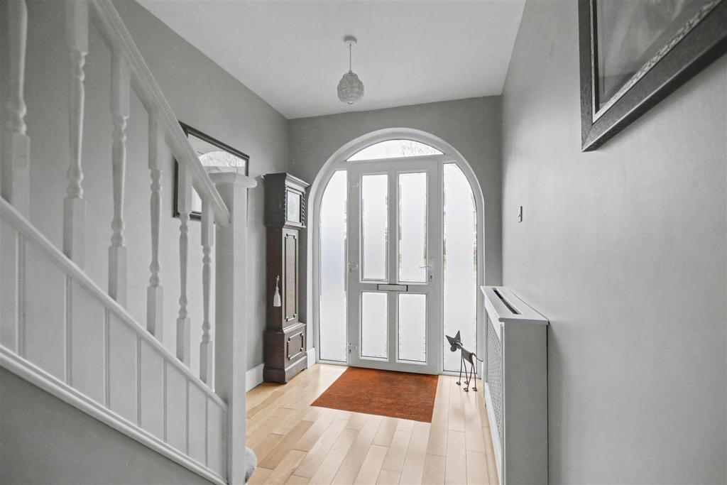 Entrance Hall 2.jpeg