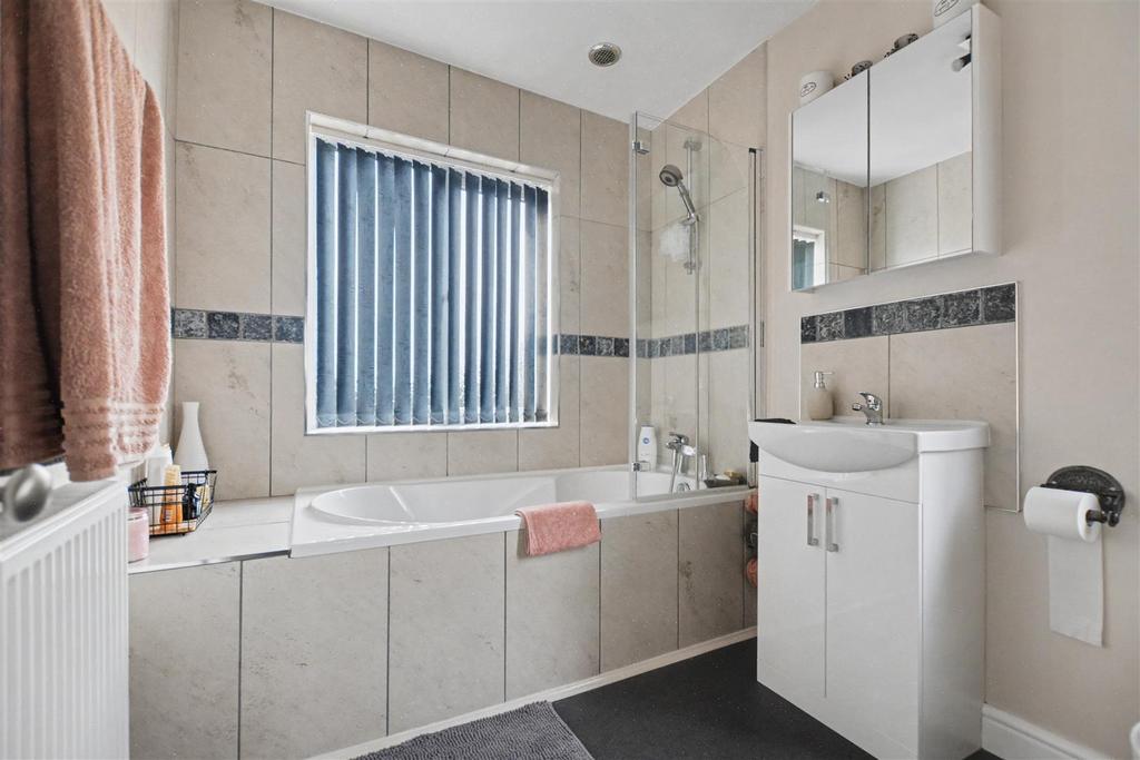 Bathroom 1.jpeg