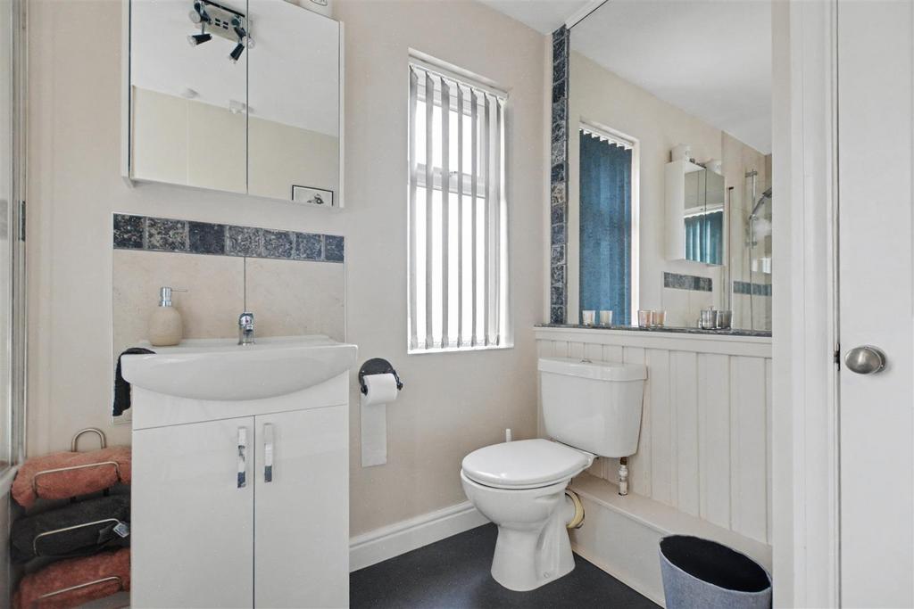Bathroom 2.jpeg