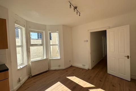 1 bedroom flat for sale, 59 Gillett Road, Thornton Heath, Surrey, CR7 8RL