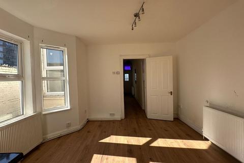 1 bedroom flat for sale, 59 Gillett Road, Thornton Heath, Surrey, CR7 8RL