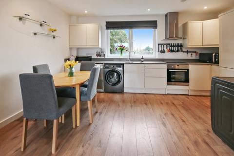 2 bedroom apartment for sale, Holtye Avenue, East Grinstead, RH19