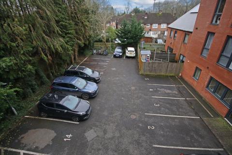 2 bedroom apartment for sale, Holtye Avenue, East Grinstead, RH19