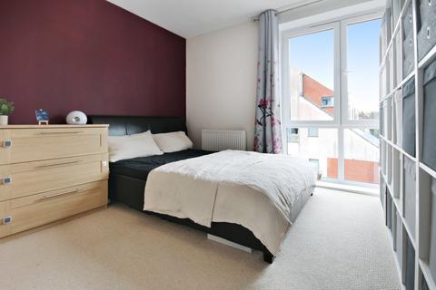 2 bedroom apartment for sale, Holtye Avenue, East Grinstead, RH19
