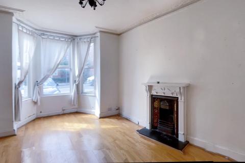2 bedroom flat for sale, Claremont Road, Cricklewood, London, NW2