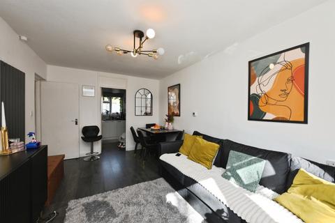 1 bedroom ground floor flat for sale, Badburgham Court, Waltham Abbey