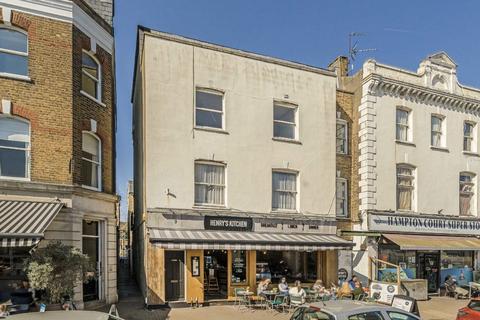 2 bedroom flat to rent, Bridge Road, EAST MOLESEY KT8