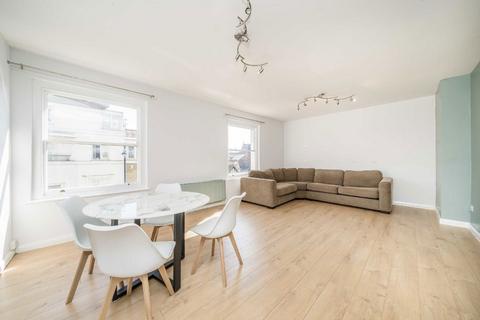 2 bedroom flat to rent, Bridge Road, EAST MOLESEY KT8