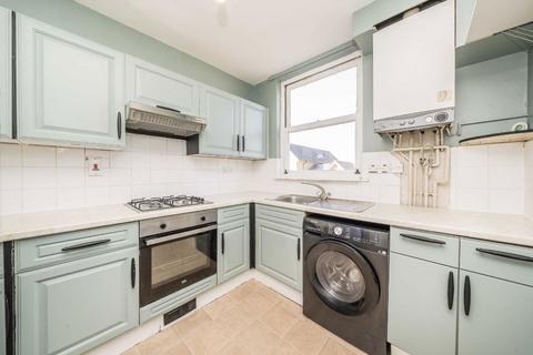 2 bedroom flat to rent, Bridge Road, EAST MOLESEY KT8