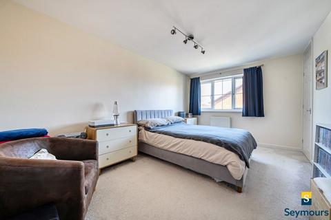 2 bedroom flat for sale, John Russell Close, Surrey GU2