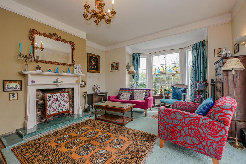 Lounge/Dining Room