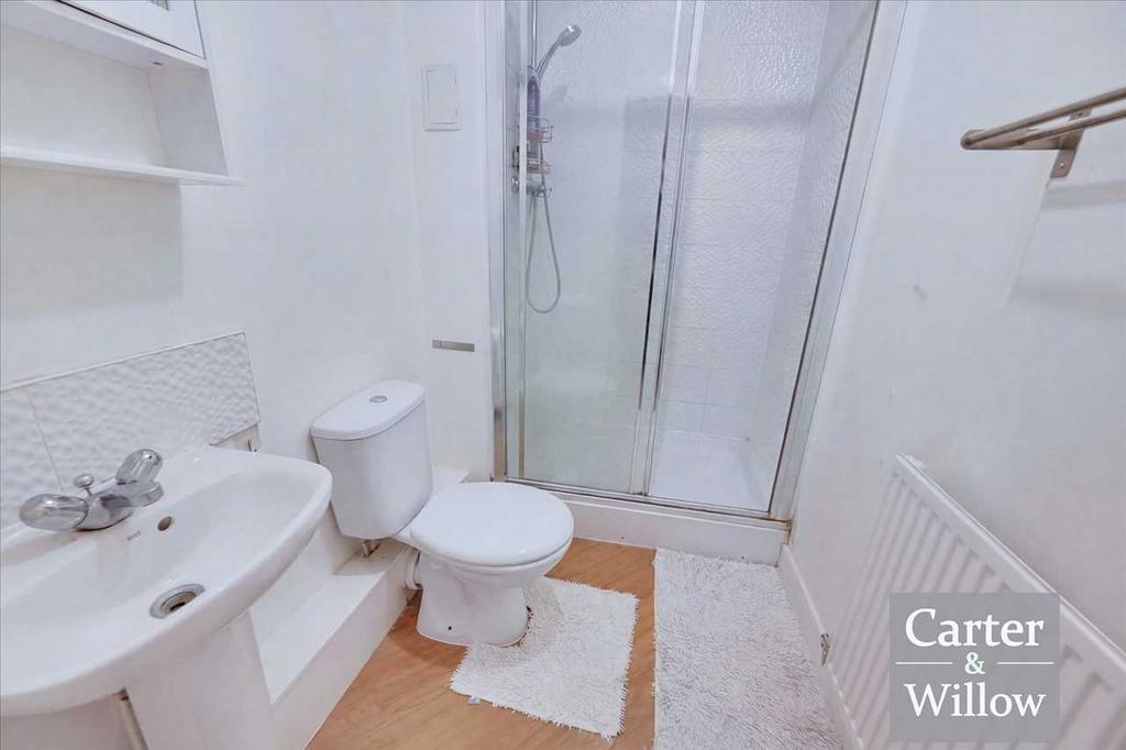 En suite shower