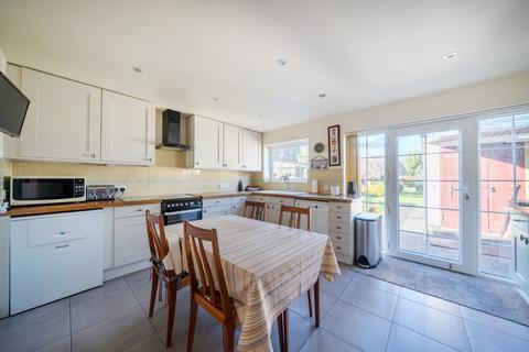 4 bedroom detached house for sale, Oxford Avenue, Burnham, SL1