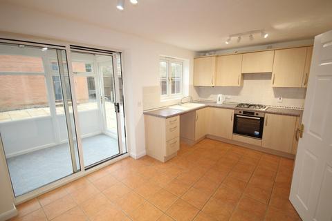 3 bedroom detached house to rent, Randall Close, Irthlingborough, Wellingborough, NN9