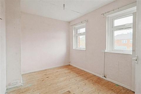 3 bedroom semi-detached house for sale, Larkhill Road, YEOVIL