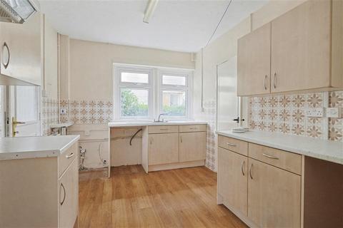 3 bedroom semi-detached house for sale, Larkhill Road, YEOVIL