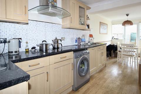 3 bedroom terraced house to rent, Downfield Road, Cheshunt, Waltham Cross