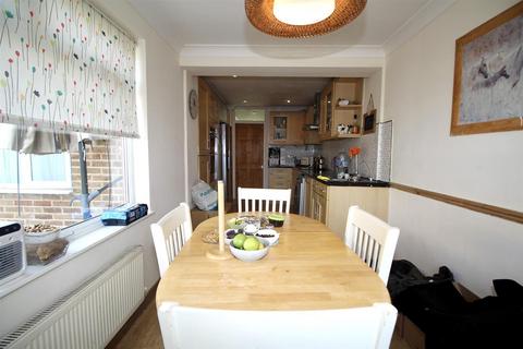 3 bedroom terraced house to rent, Downfield Road, Cheshunt, Waltham Cross