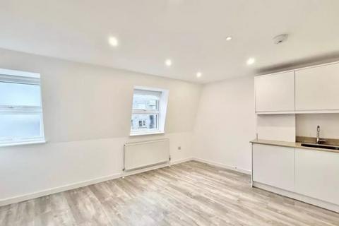 undefined, Fortune Green Rd, West Hamstead