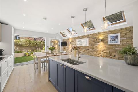 4 bedroom end of terrace house for sale, Aslett Street, London, SW18