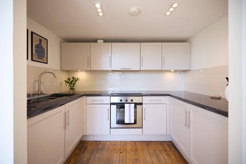 1 bedroom apartment to rent, Cormont Road London SE5