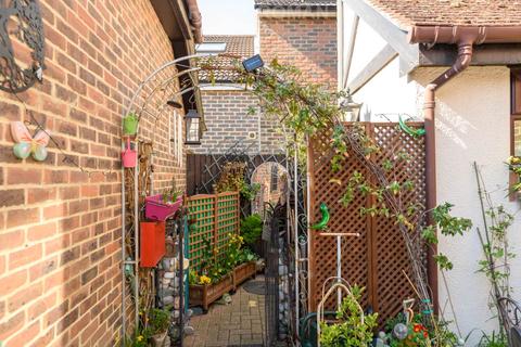 undefined, Onslow Mews, Chertsey KT16