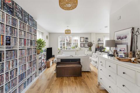 undefined, Victoria Mead, Thame