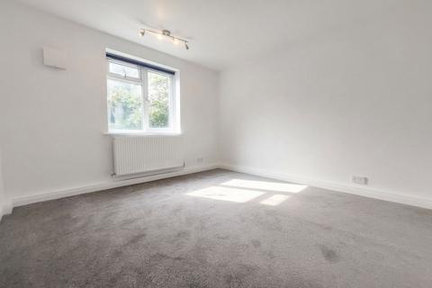 2 bedroom flat to rent, Holden Road, Holmdene Holden Road, N12