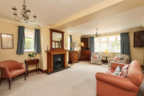 5 bedroom detached house for sale, High Road, Carlton-In-Lindrick, Worksop