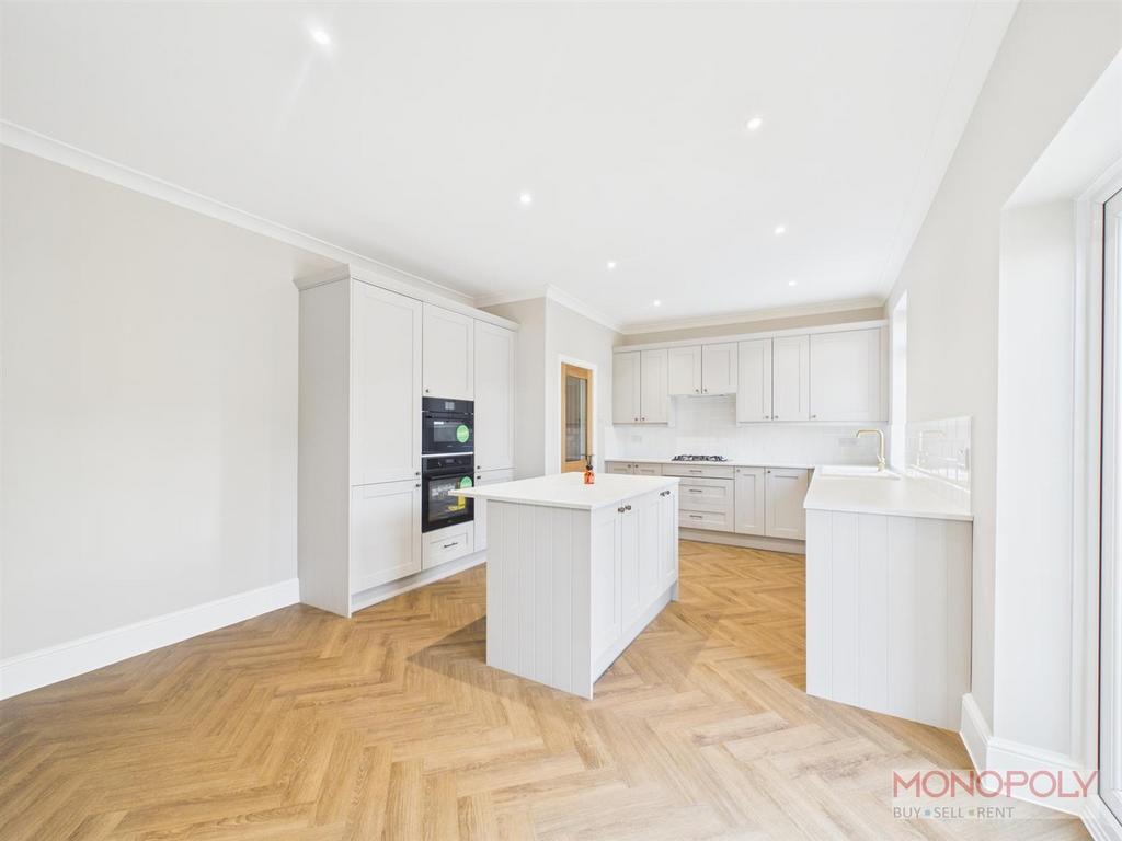 CAM01943 G0-PR0647-STILL006.jpg