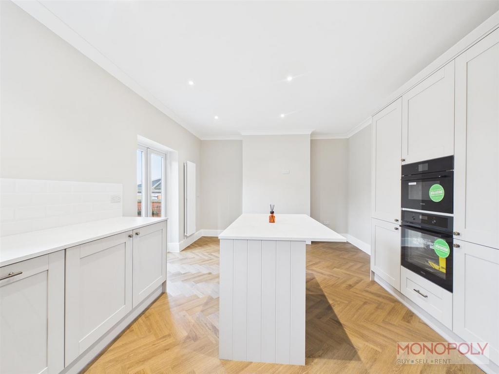 CAM01943 G0-PR0647-STILL004.jpg