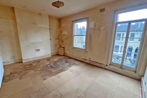 1 bedroom flat for sale, Hartismere Road, London