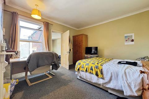 3 bedroom terraced house to rent, Dereham Road, NR2